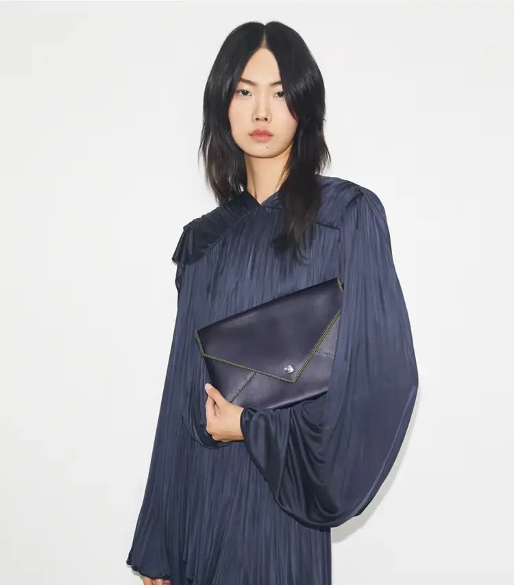 Smooth Leather Envelope Chain Pouch - Image 3