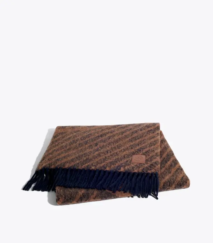 Logo Stripe BouclÉ Blanket - Image 3